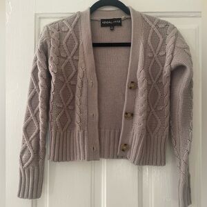 Kendall + Kylie | cropped cardigan| light grey| Size: S